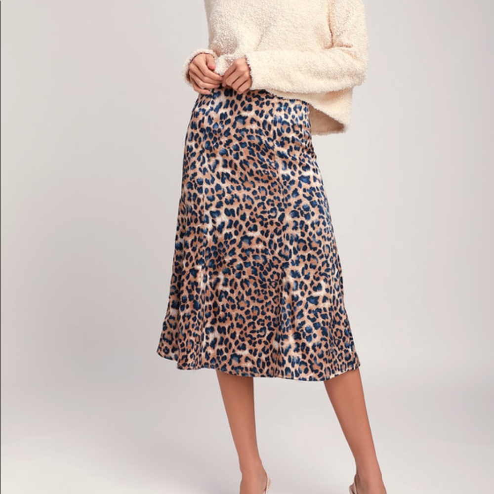 Lulu’s Leopard Print Satin Midi Skirt size small